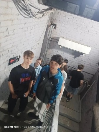 н