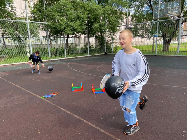 й
