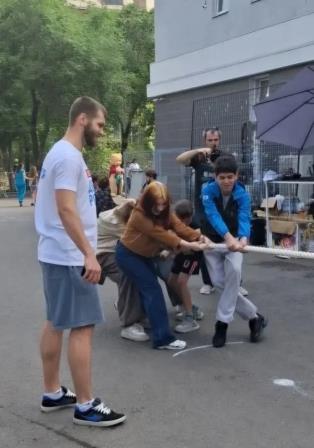 й
