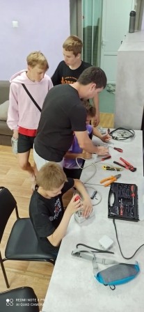 н