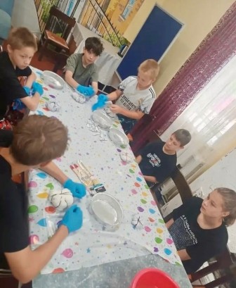 н