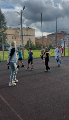 й