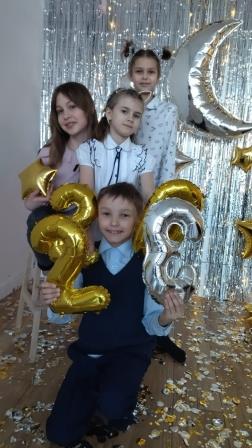й
