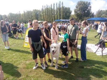 й
