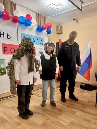й