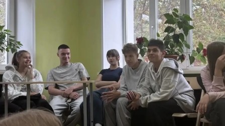 н