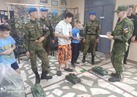й