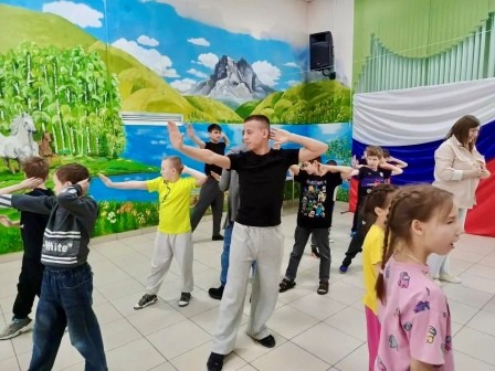 н