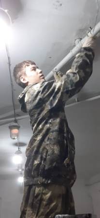 н