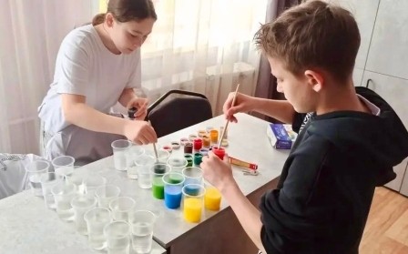 н