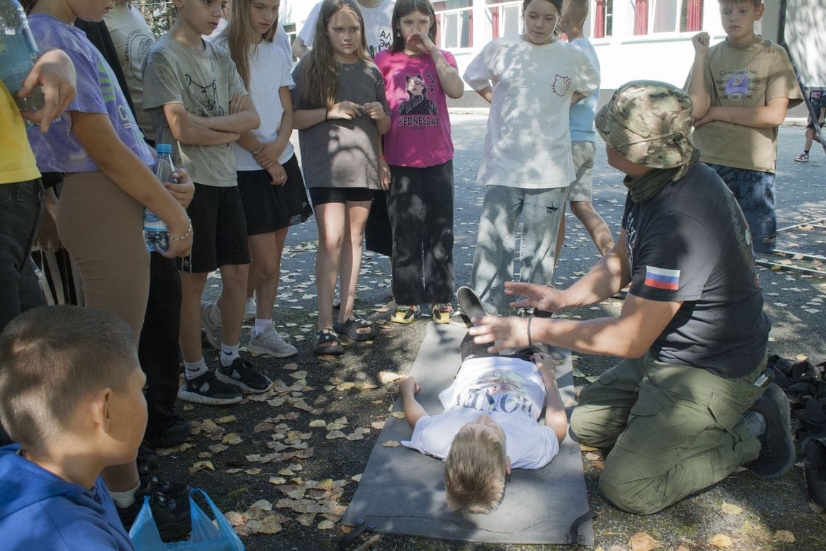 й