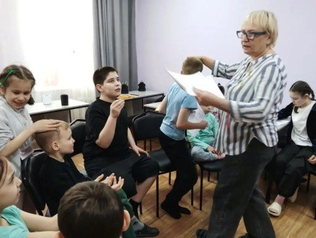 н