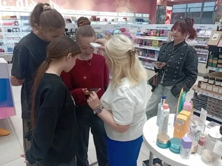 н