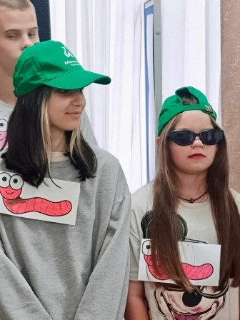 н
