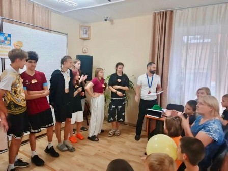 н