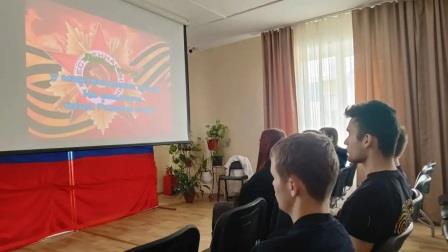 й