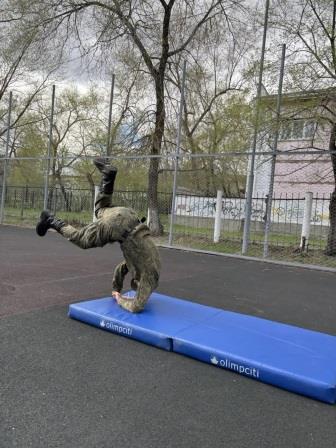 й