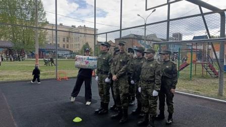 й