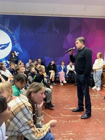 й
