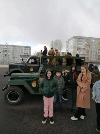 н