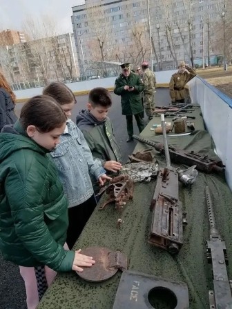 н