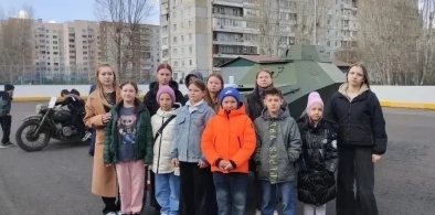 н