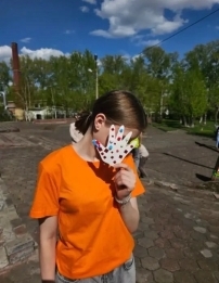 н