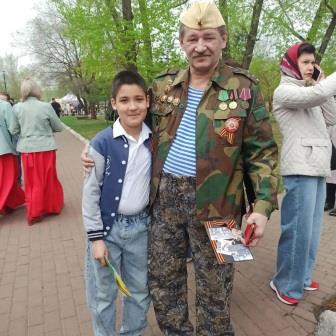 й