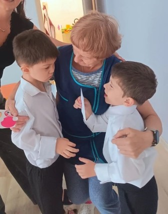 й
