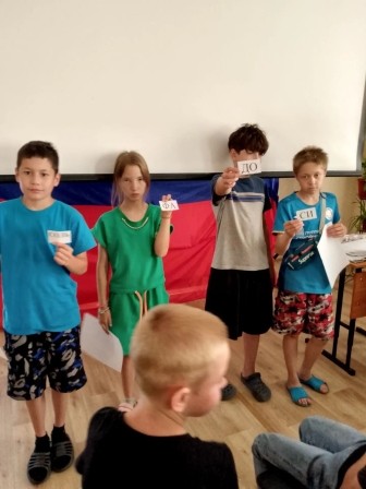 й