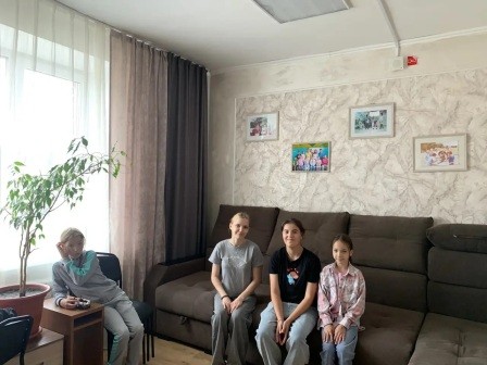 н