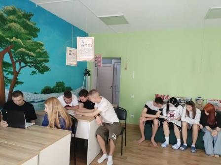 й