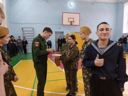 й