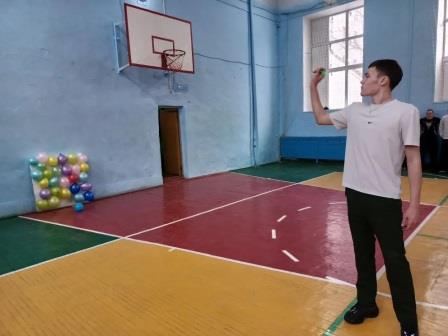 й