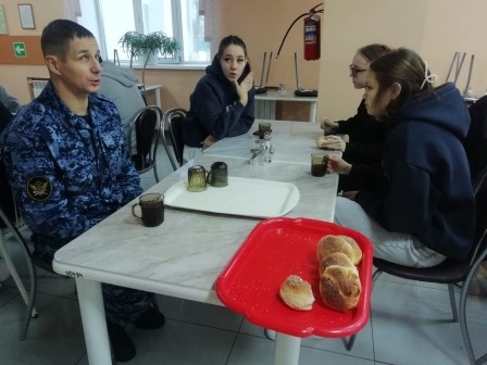 н