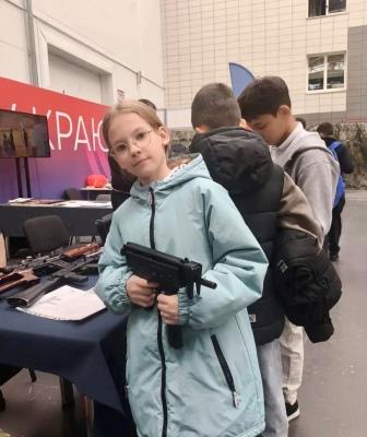й