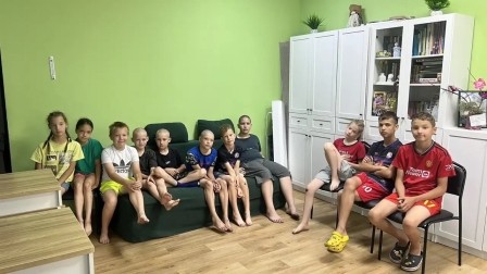 н