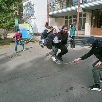 й